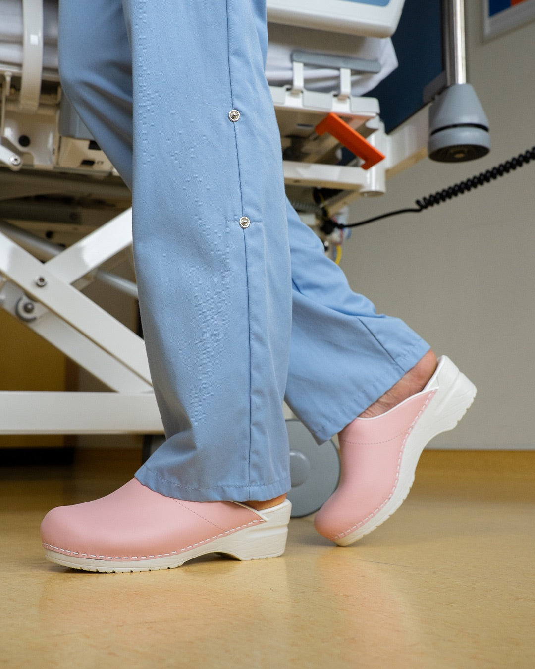 Medical clogs
